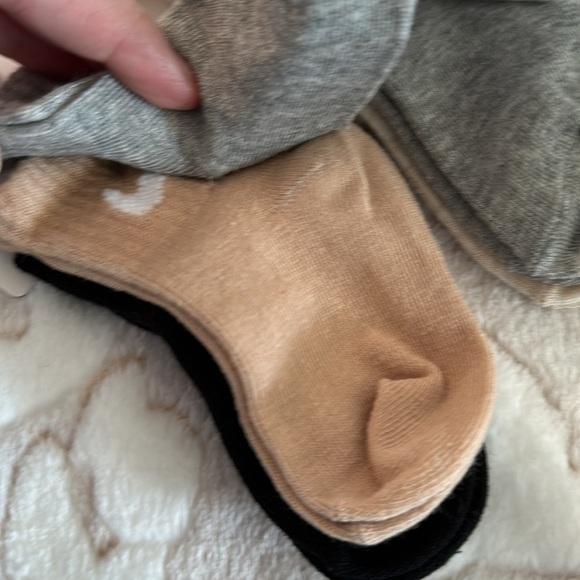 Nike newborn 6 - 12 month socks 6 pairs neutral colors - Picture 4 of 6